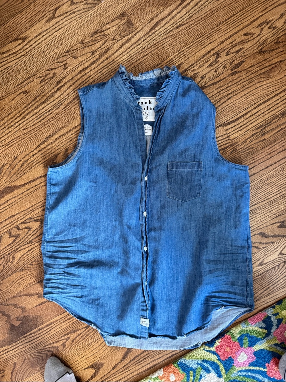 Frank & Eileen Sleeveless Denim Button-Up Top in Medium Blue